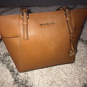 Michael Kors Jet Set Tote